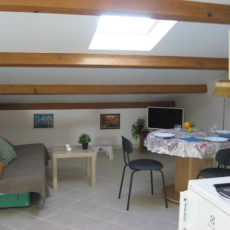 Апартаменты T 2 Avec Velux Sous Les Combes De 34 M2 Ла-Лонд-ле-Мор Экстерьер фото