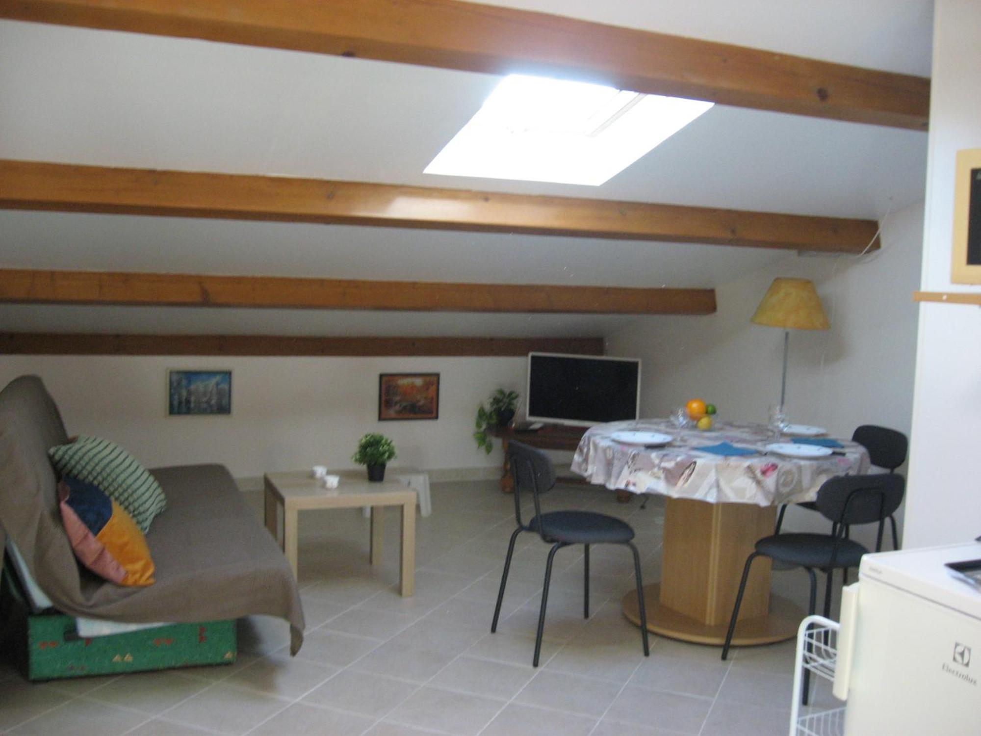 Апартаменты T 2 Avec Velux Sous Les Combes De 34 M2 Ла-Лонд-ле-Мор Экстерьер фото